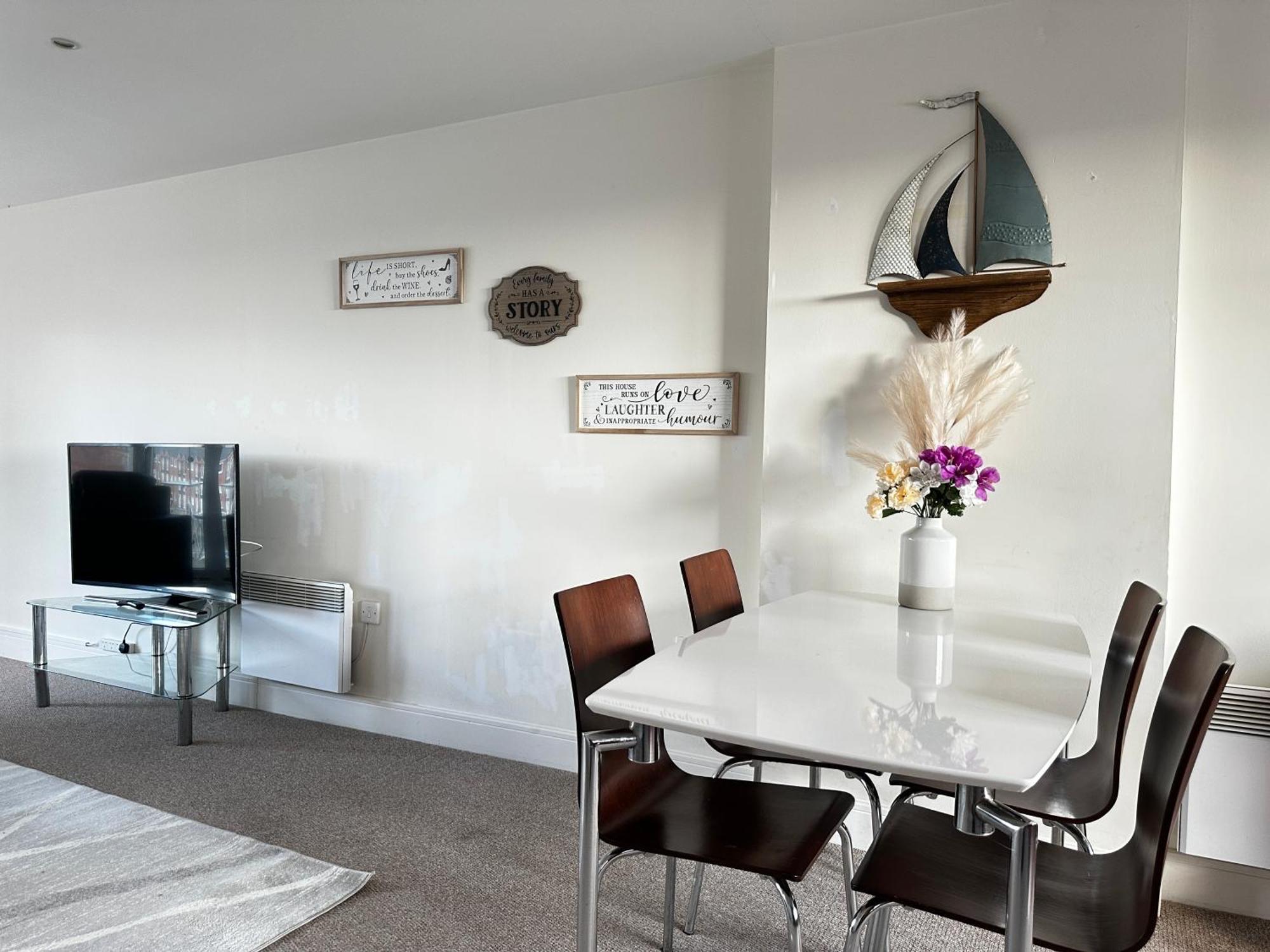 Coastline Apt Nearby The Beach Swansea Exterior photo
